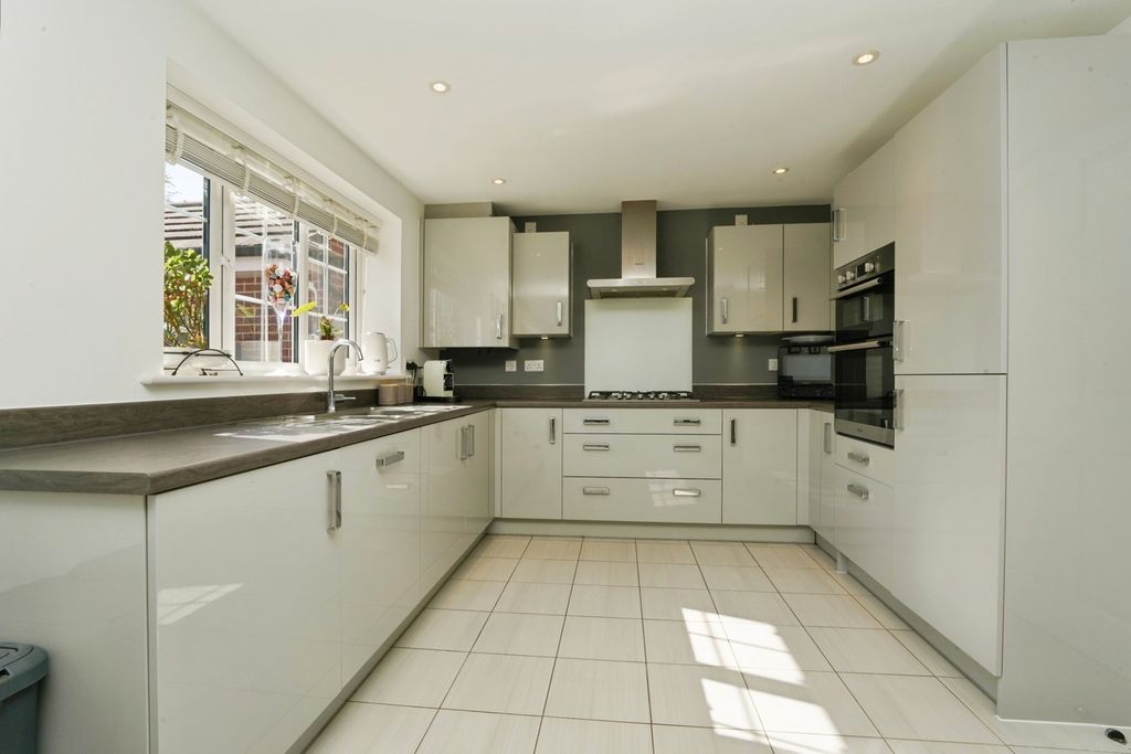 Property photo 3 of 17 Pbox-Img.Jpg