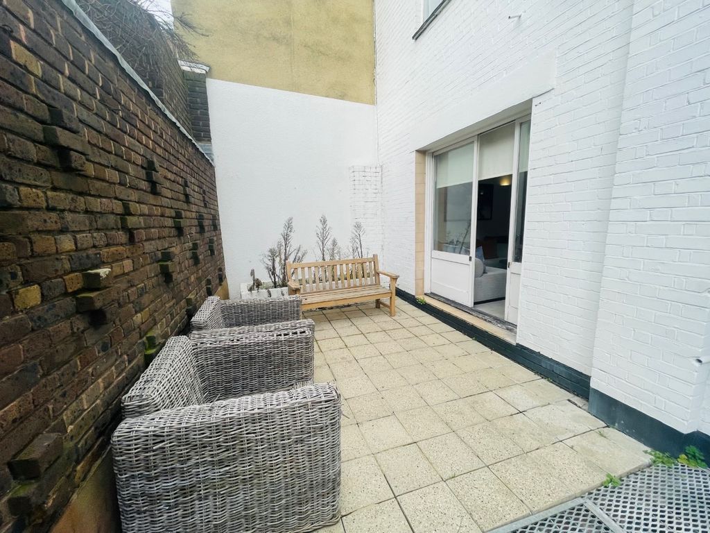 Property photo 3 of 20