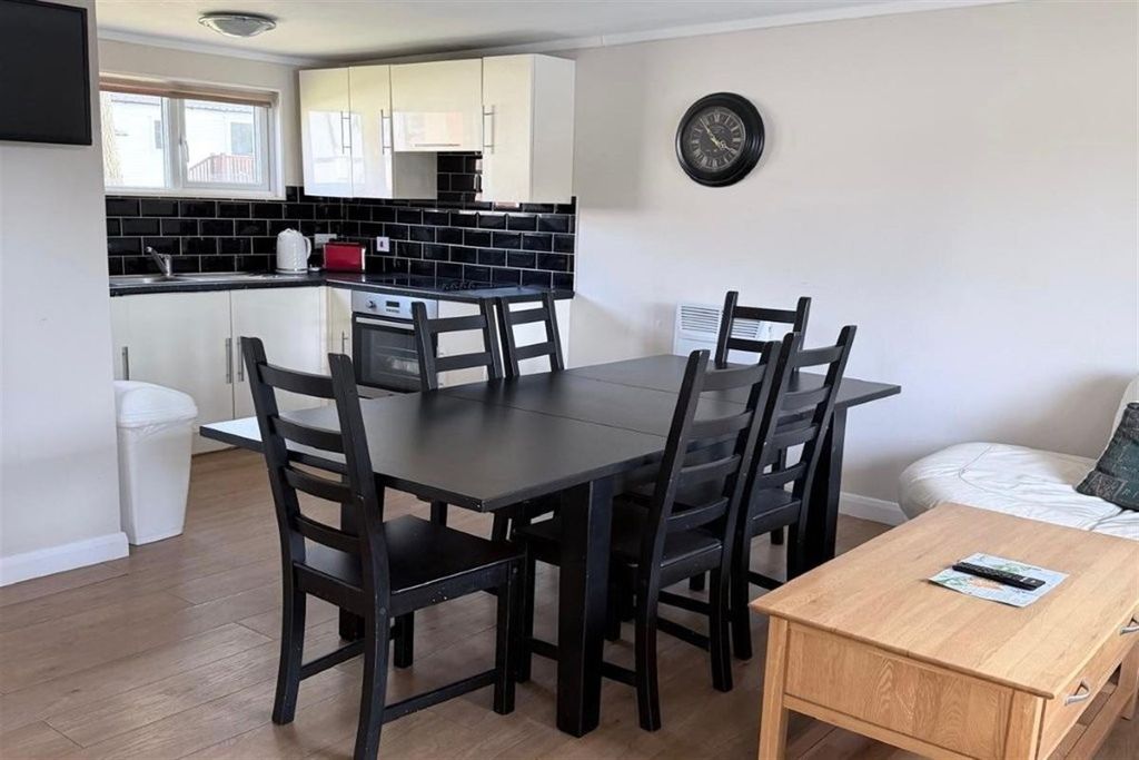 Property photo 2 of 7 Kitchen/Dining Area