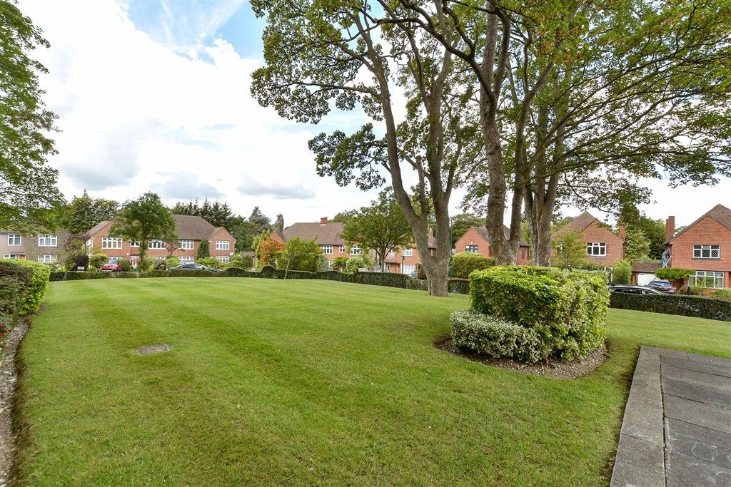 Property photo 2 of 13 Communal Gardens