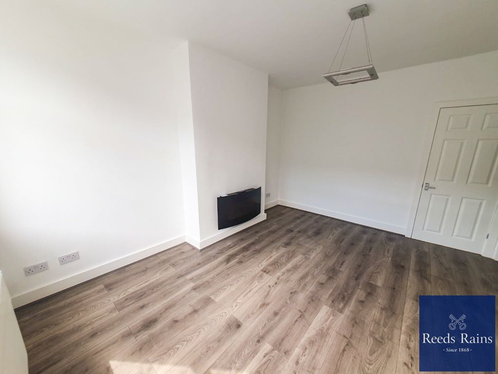 Property photo 3 of 11 Living Room