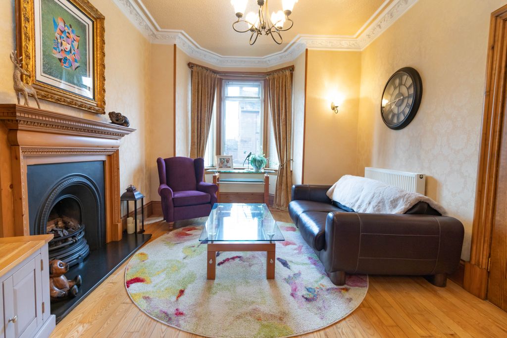 Property photo 2 of 31 Lounge/Dining Room