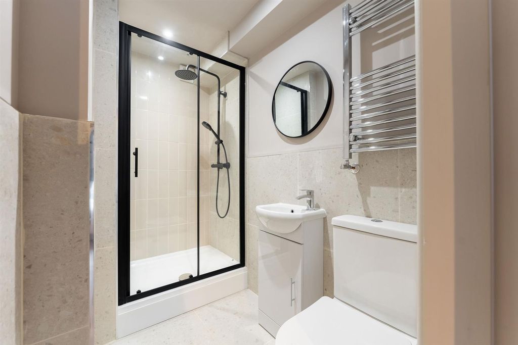 Property photo 2 of 3 Ensuite