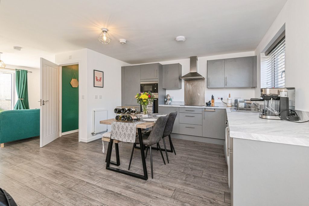 Property photo 3 of 15 Kitchen/Dining Room