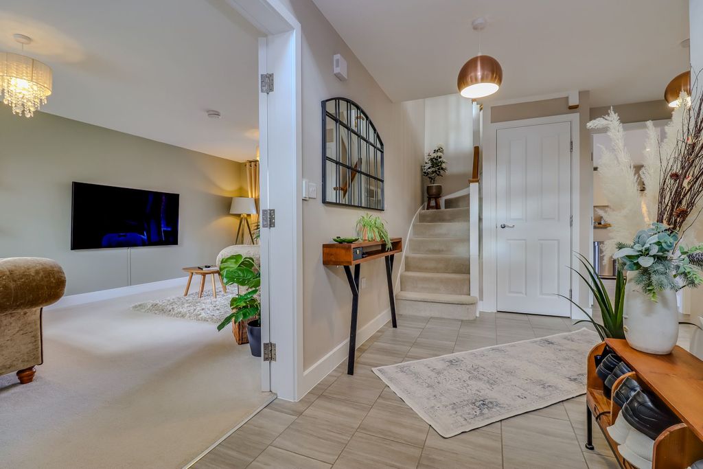 Property photo 2 of 27