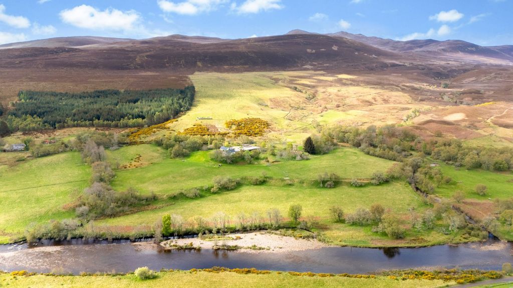 Property photo 1 of 18 Gruinards Farm