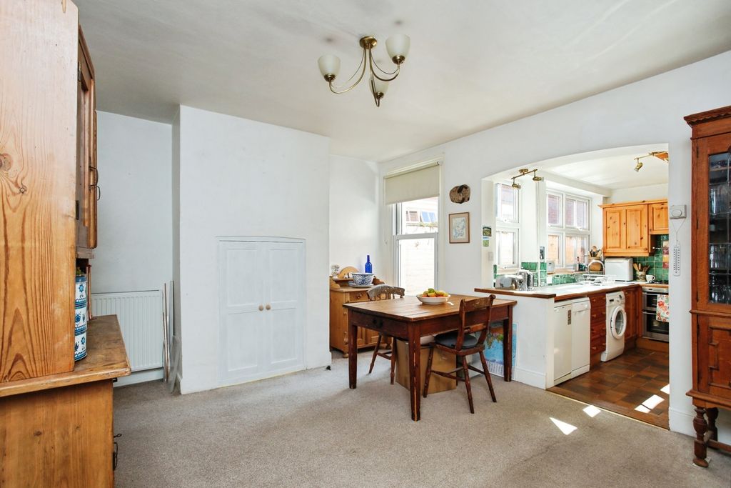 Property photo 2 of 17 Photo