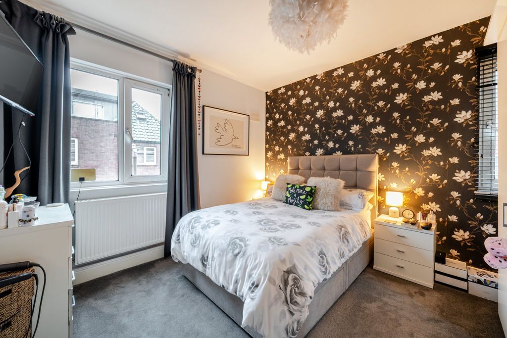 Property photo 2 of 8 Picture No. 15