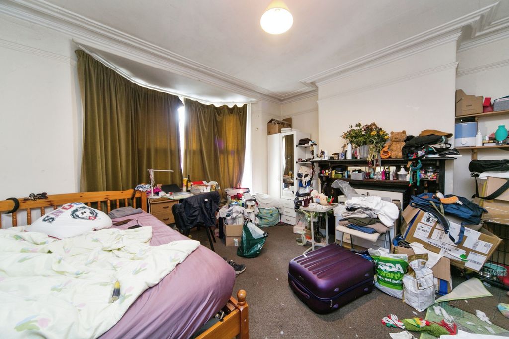 Property photo 3 of 17 Photography