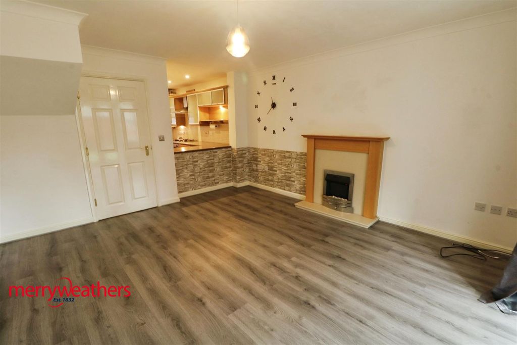 Property photo 3 of 15 Lounge