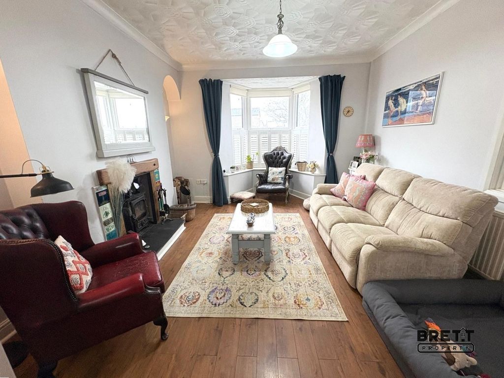 Property photo 2 of 12 Living Room