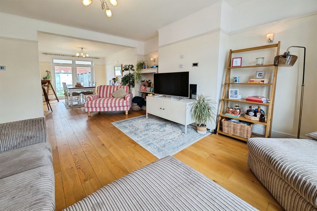 Property photo 2 of 12 (Main)