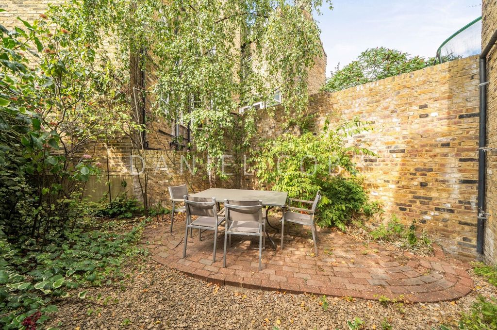Property photo 3 of 18
