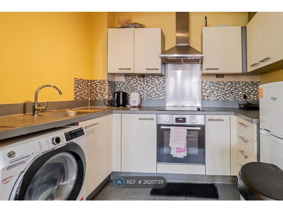 Property photo 3 of 8 Kitchen