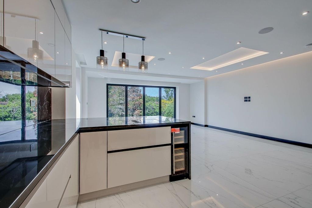 Property photo 2 of 8 Kitchen