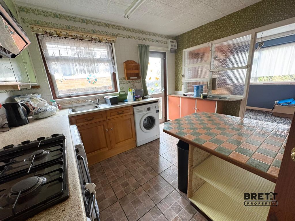 Property photo 2 of 8 Kitchen