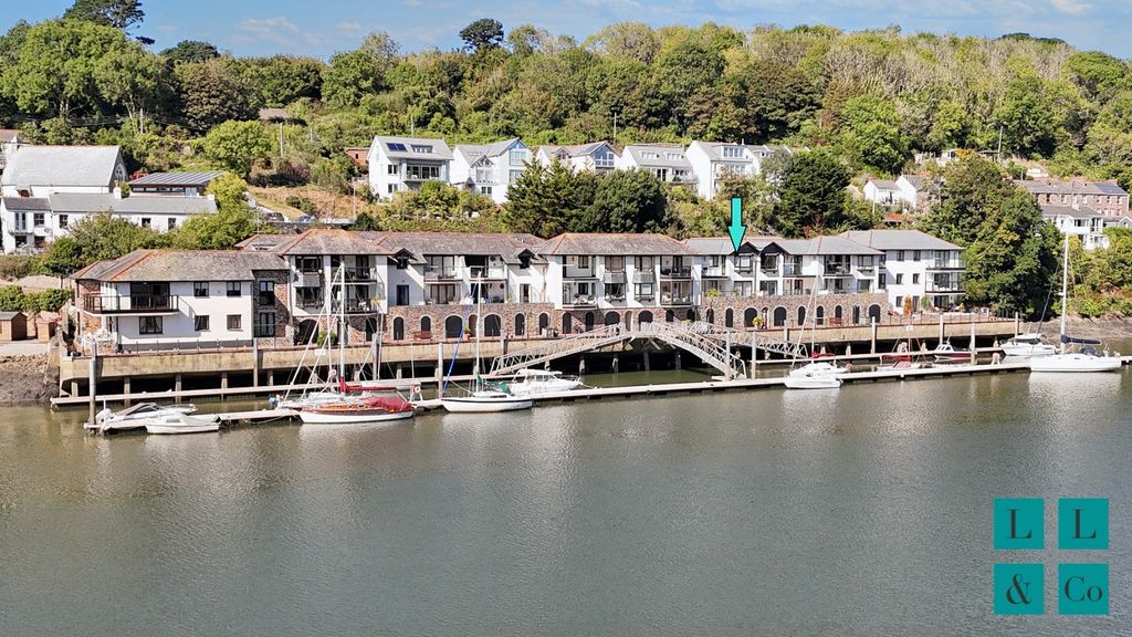 Property photo 2 of 23