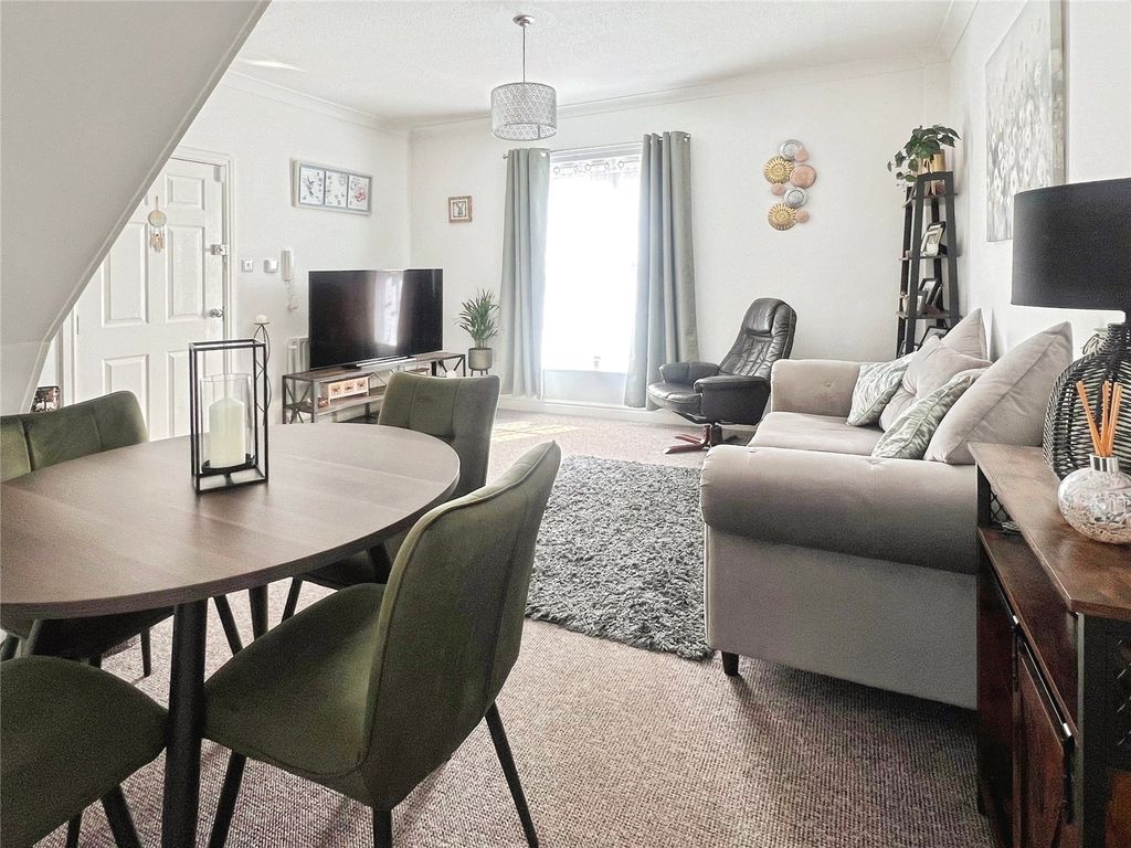 Property photo 1 of 15 Living Room