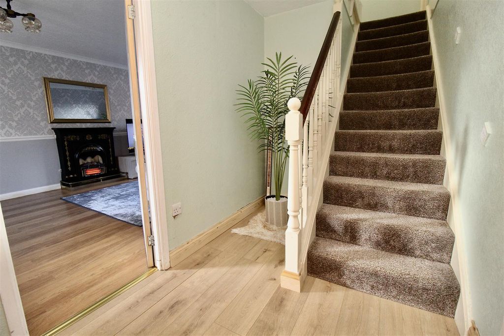 Property photo 2 of 26 Entrance Hallway