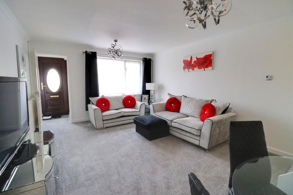 Property photo 3 of 11