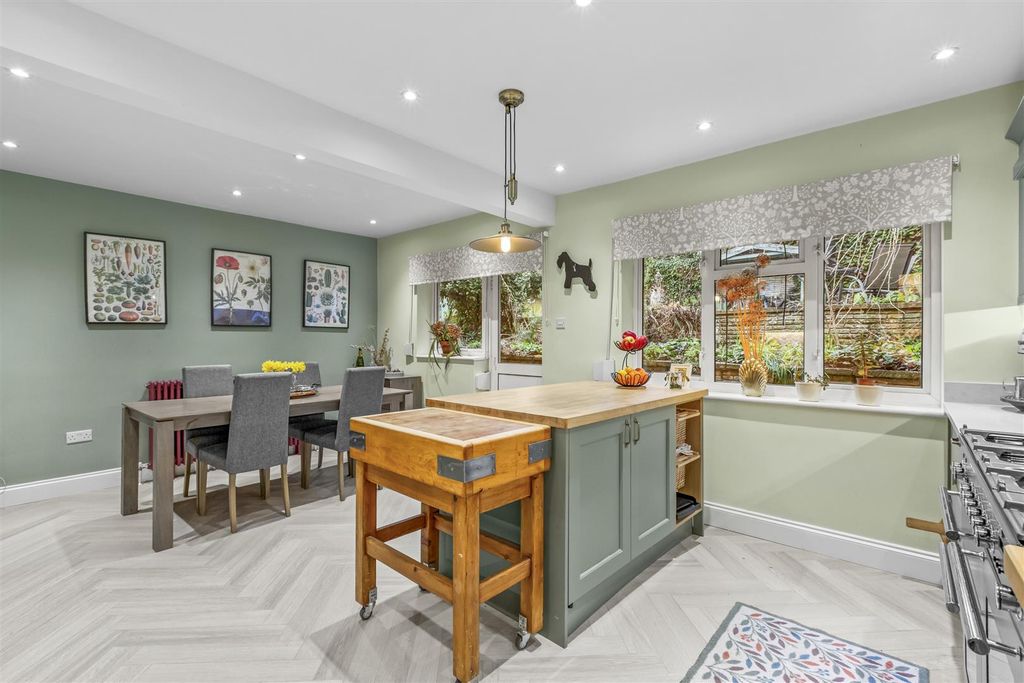 Property photo 3 of 11 Kitchen Diner