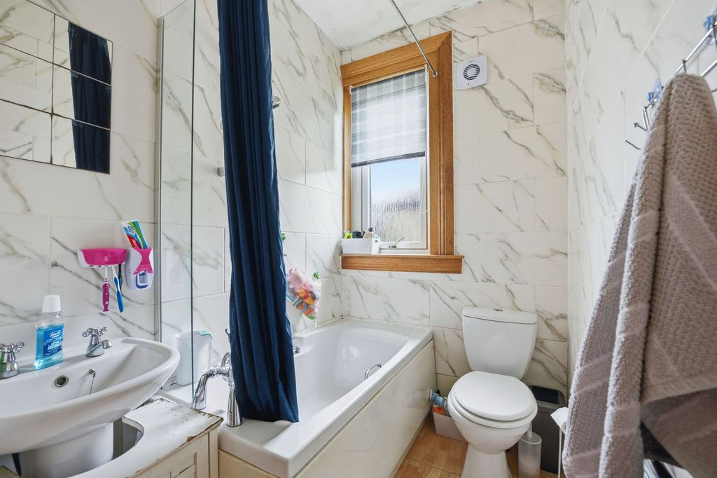 Additional image 12 of 2 bed flat for sale27 Victoria Place, Brightons, Falkirk FK2