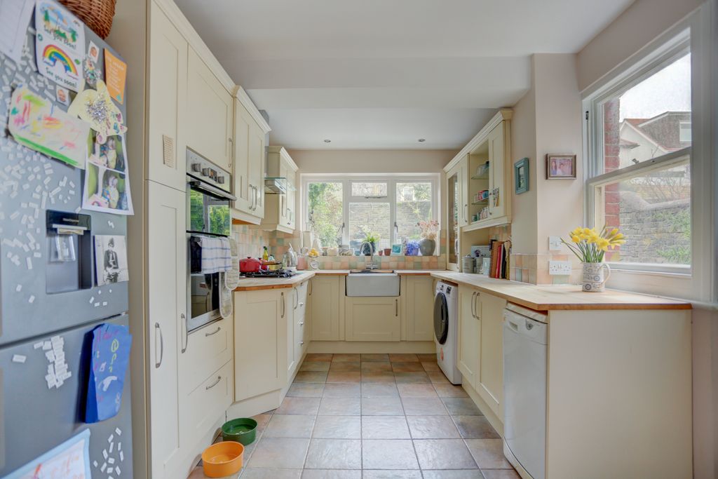 Property photo 3 of 22 Kitchen
