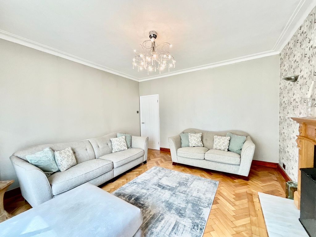 Property photo 2 of 27