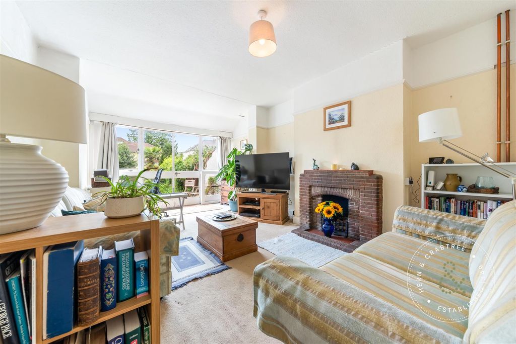 Property photo 3 of 29 Hendre-Gardens-75.Jpg