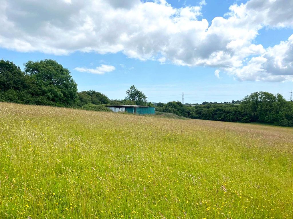 Property photo 3 of 18