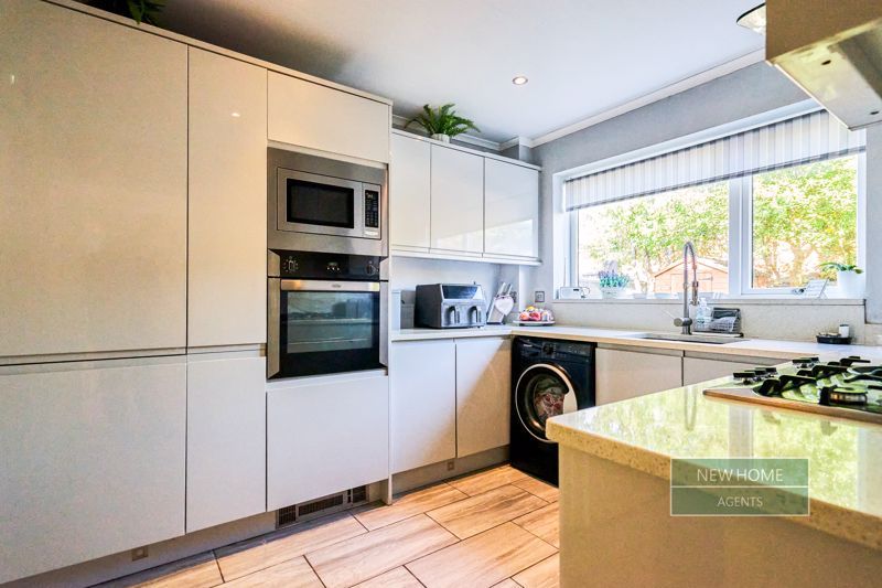 Property photo 2 of 41 Photo 33