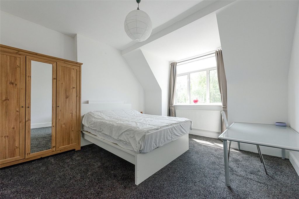 Property photo 2 of 8 Picture No. 27