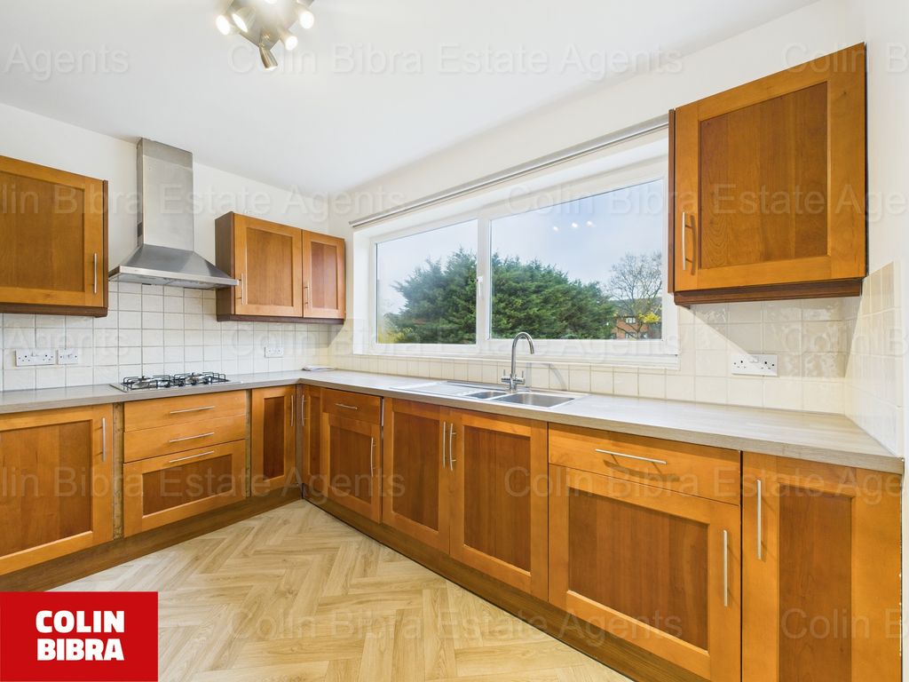 Property photo 2 of 11 Cam04175G0-Pr0066-Still006