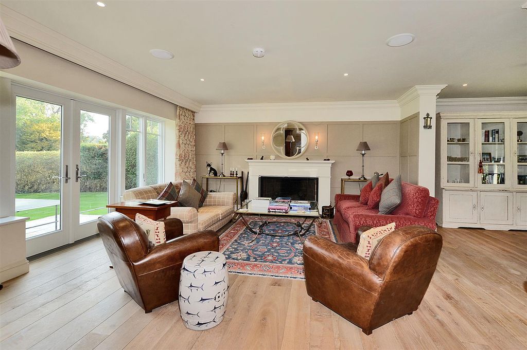 Property photo 3 of 30 Living Room.Jpg