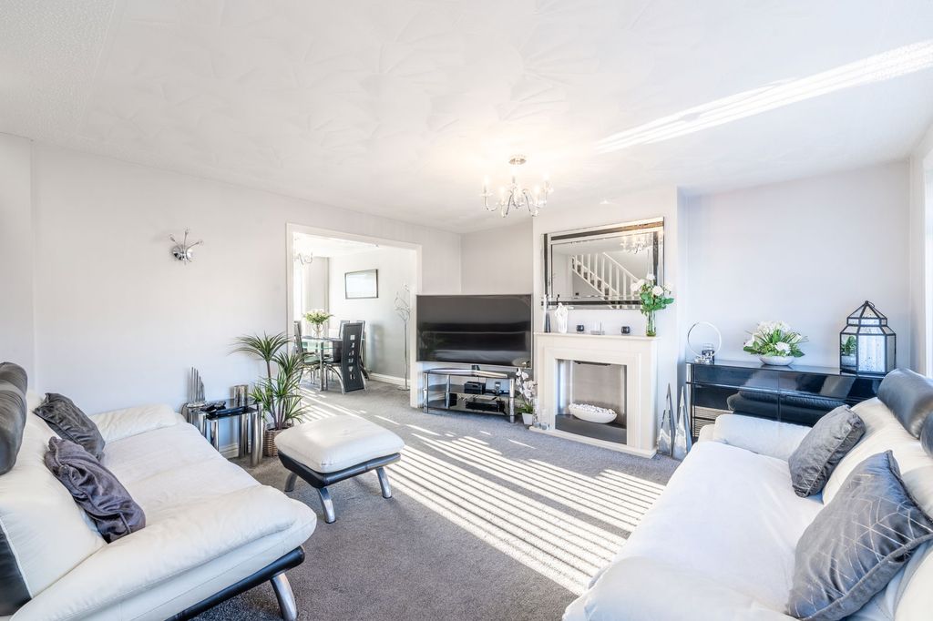 Property photo 3 of 28