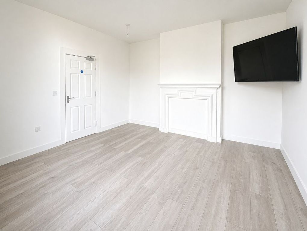 Property photo 2 of 6 Photo 5