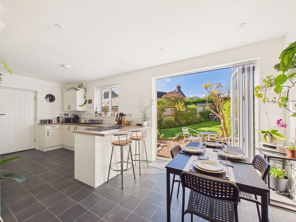 Property photo 2 of 19 Dining Kitchen