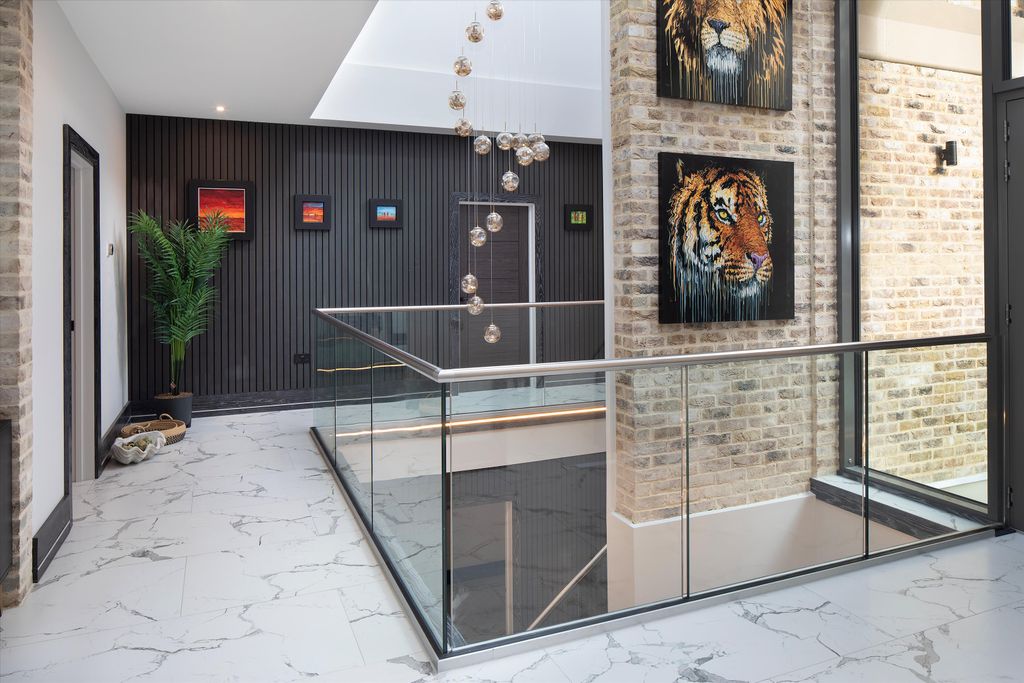 Property photo 2 of 32 Image