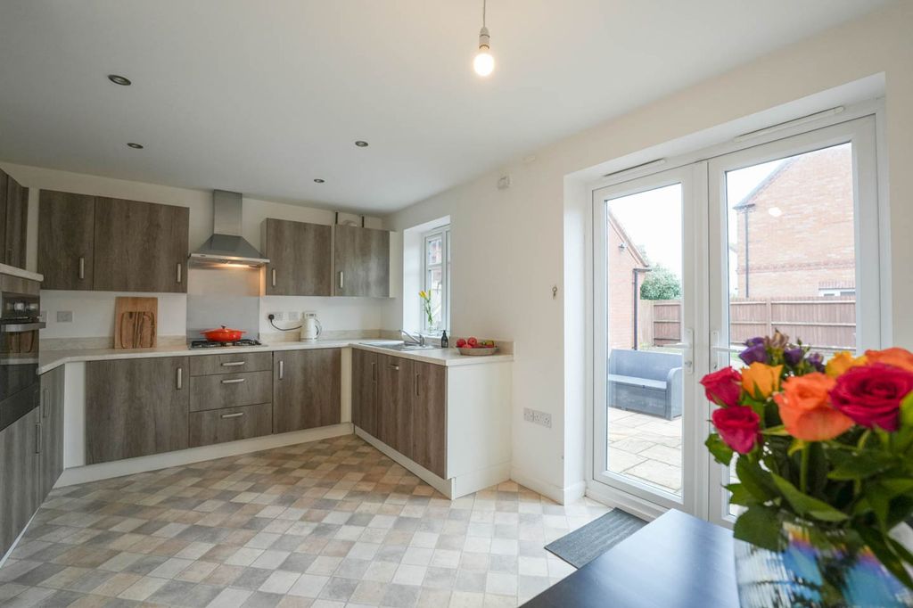 Property photo 2 of 24