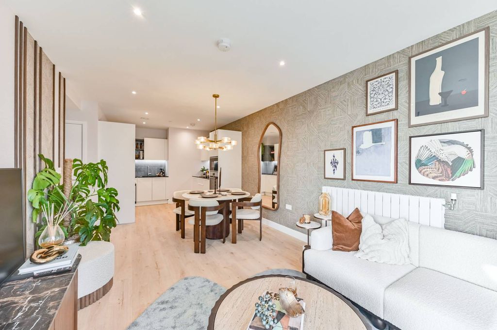 Property photo 2 of 28