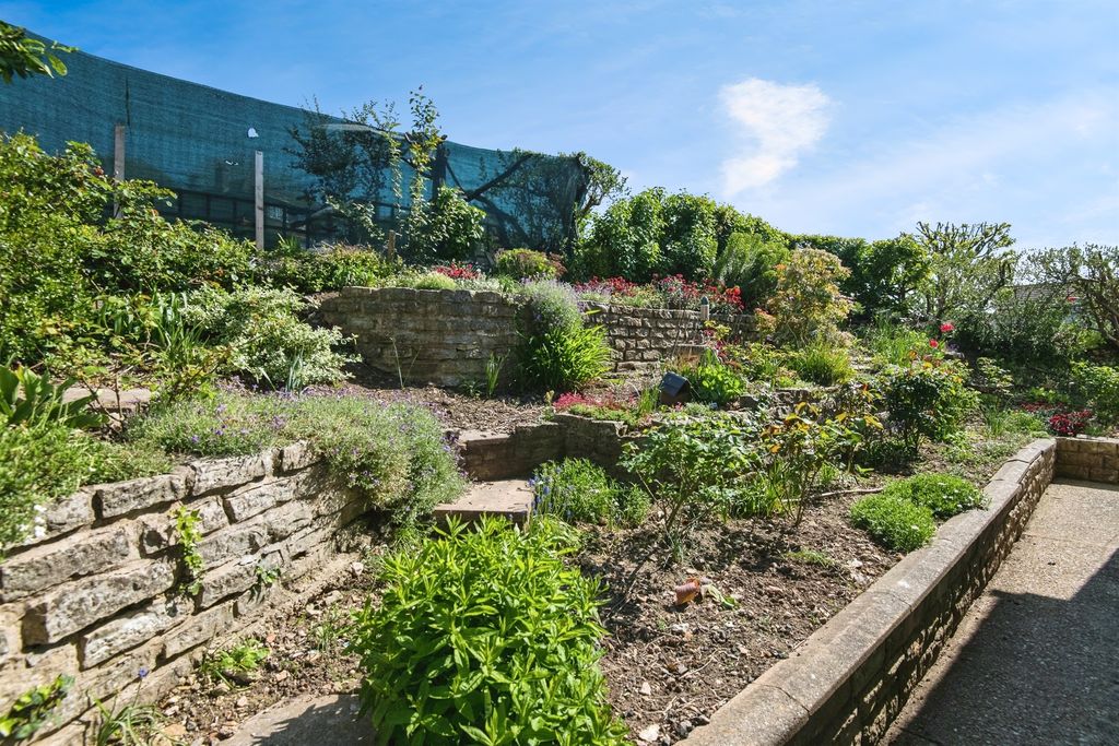 Property photo 2 of 17