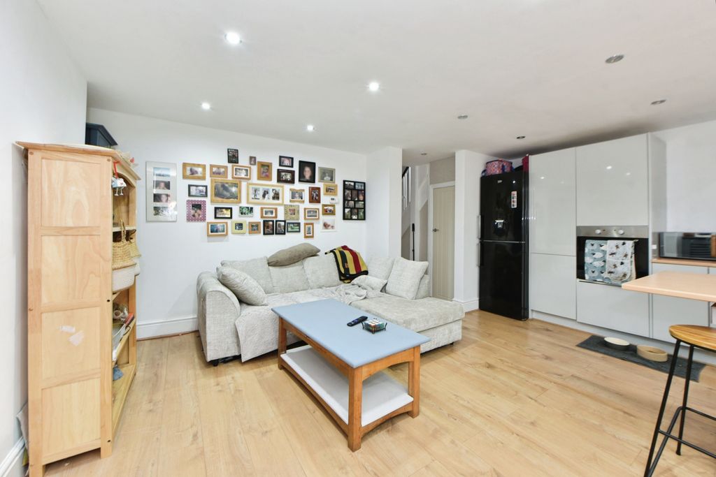 Property photo 3 of 20 Bob_7538