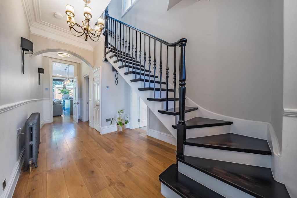 Property photo 3 of 17