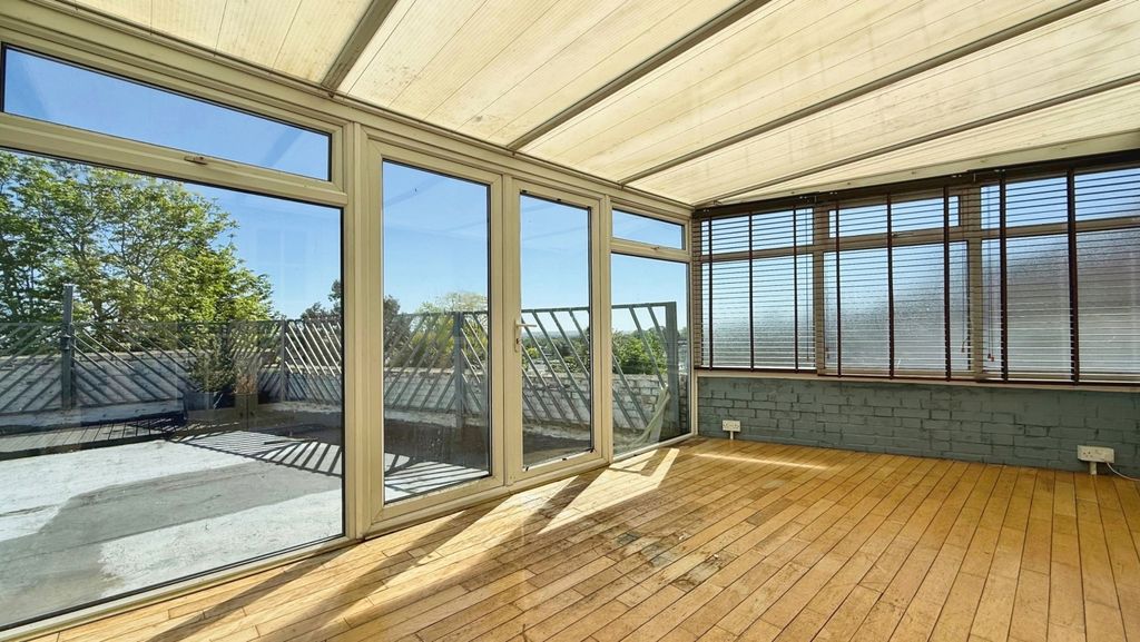 Property photo 2 of 8 1Badac68--47EE-A0...