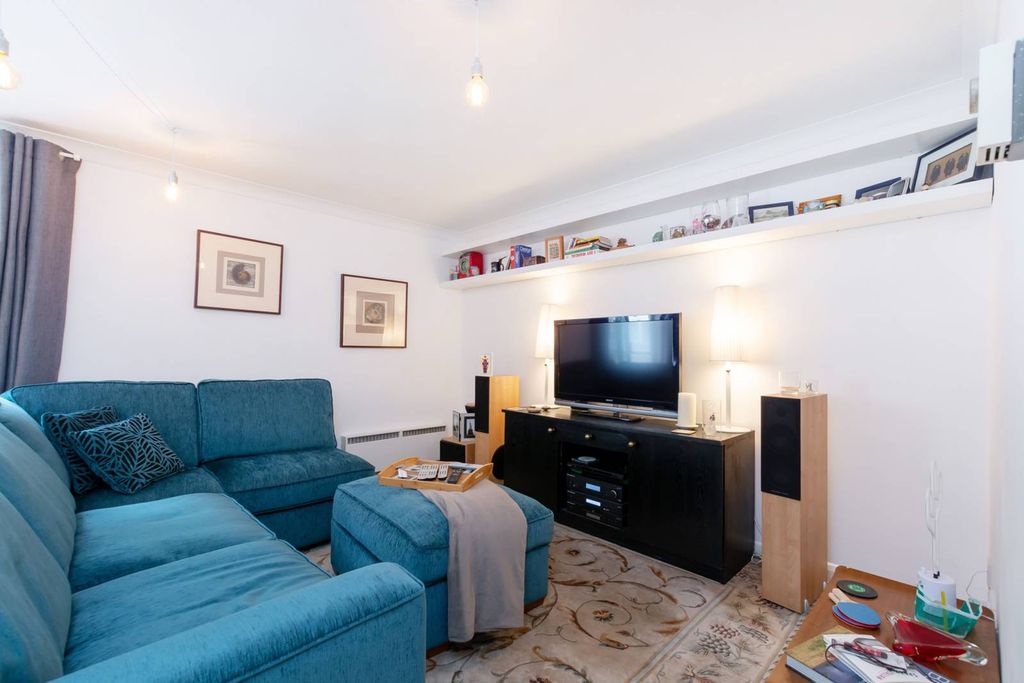 Property photo 3 of 14