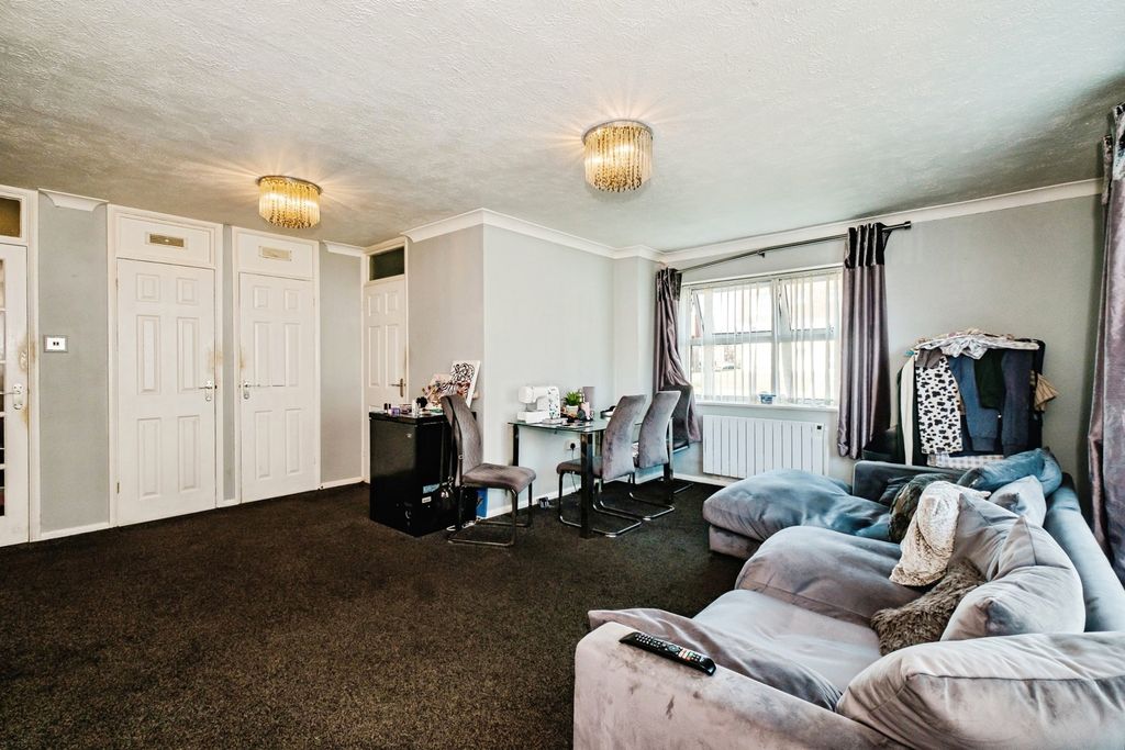 Property photo 2 of 11 Pbox-Img.Jpg