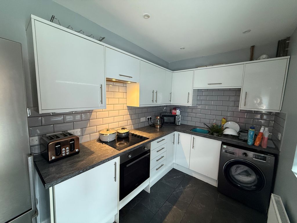 Property photo 3 of 4