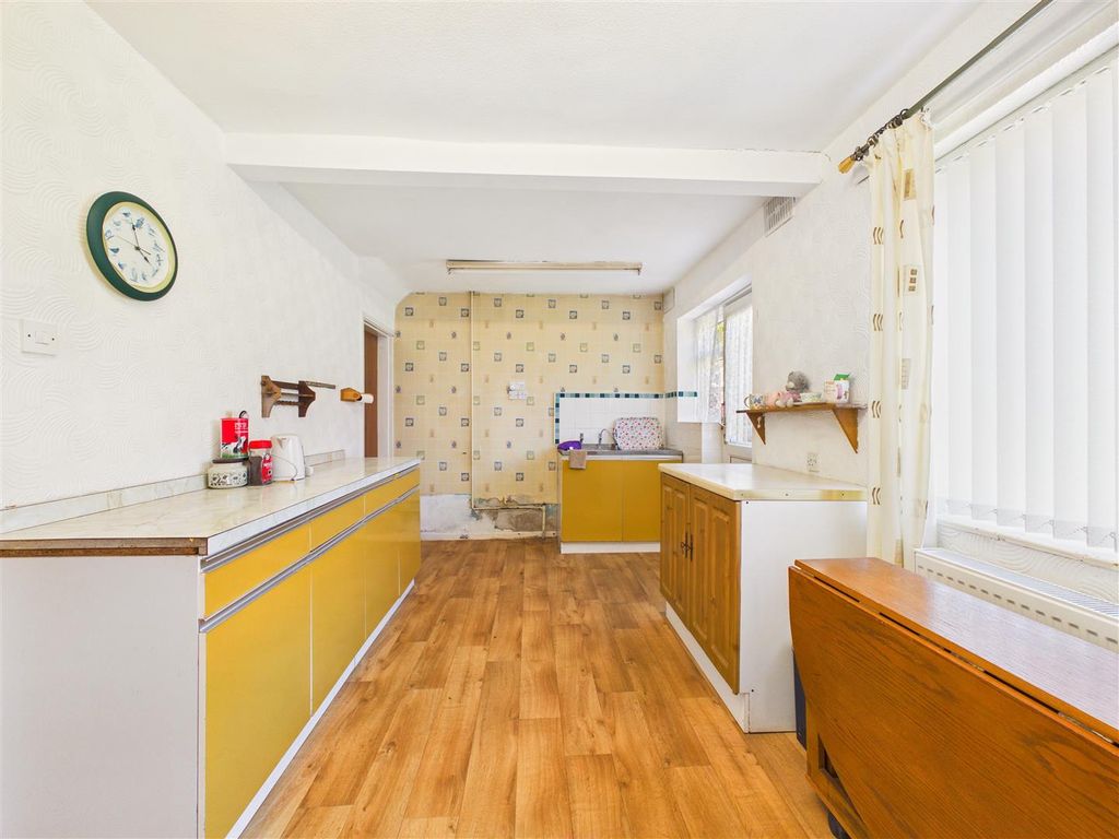 Property photo 3 of 10 Cam05193G0-Pr0133-Still008.Jpg