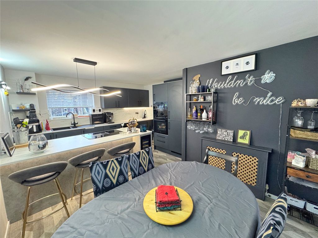 Property photo 2 of 22 Picture No. 11