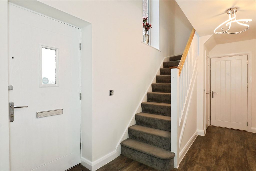 Property photo 2 of 27 Picture No. 34